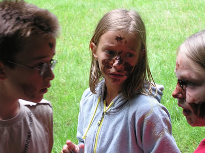 Mike, Kirsten en Bodill in team overleg